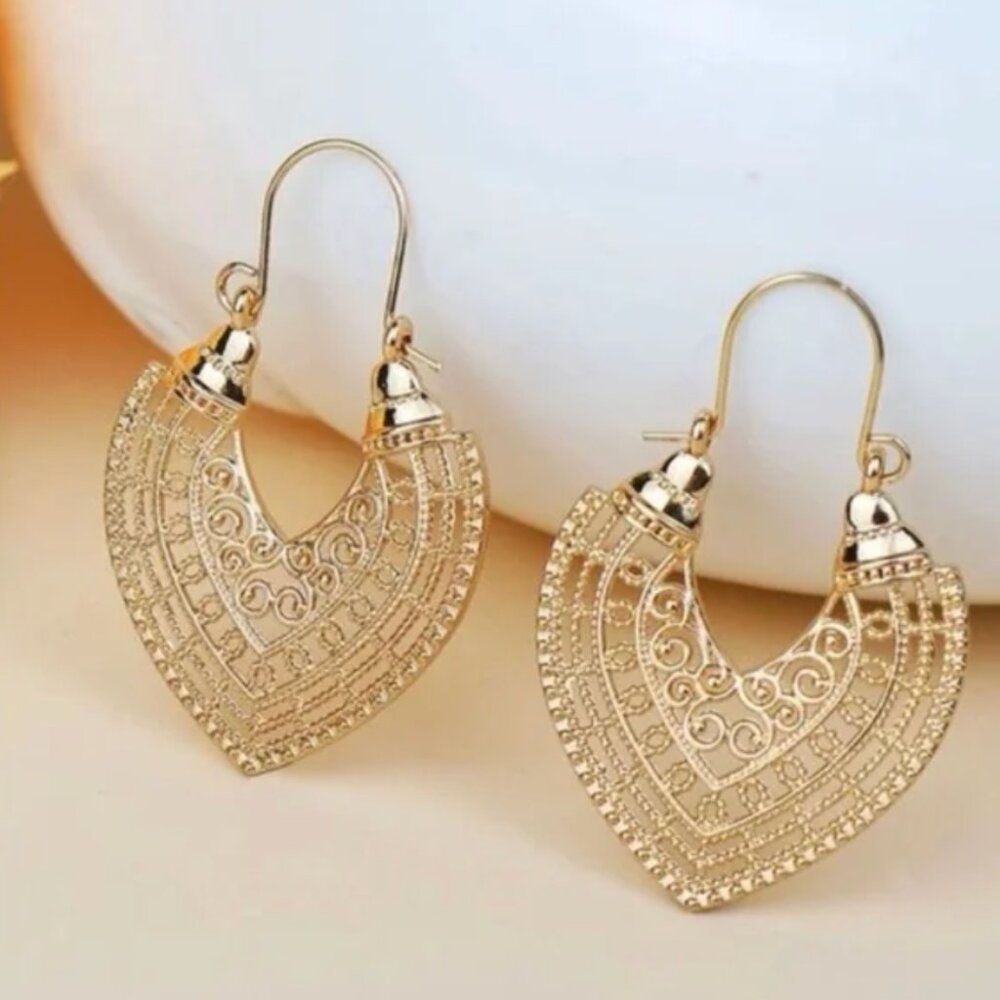 YELLOW GOLD TONE WATERDROP FILIGREE BOHO HUGGIE HOOPS